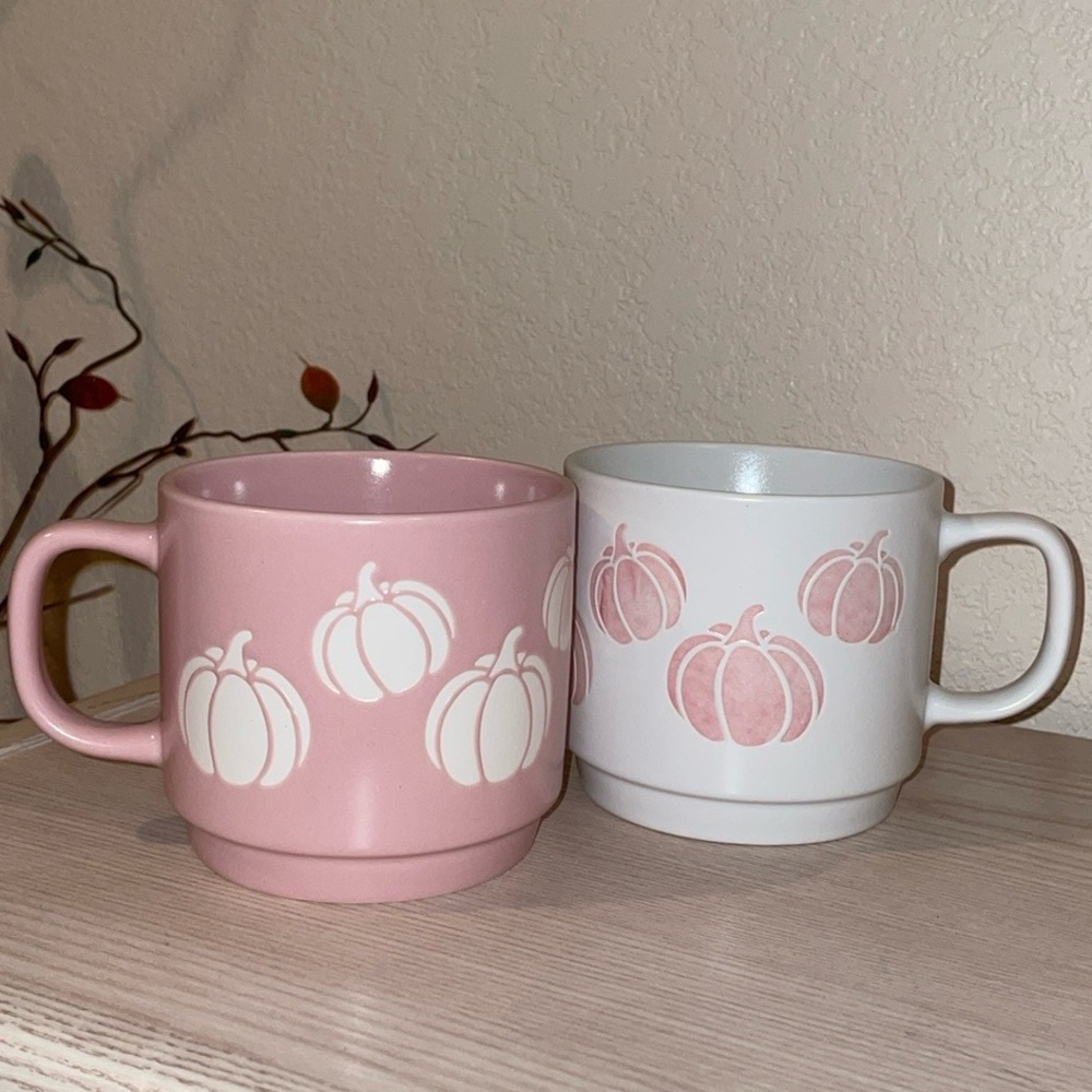 Set of two stackable mugs